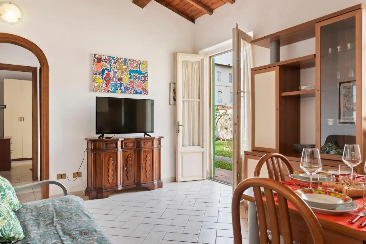 Bud Spencer'S Garden House Apartment Marina Di Pisa Italy